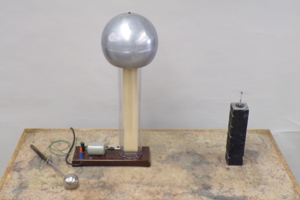 Electrostatic pinwheel